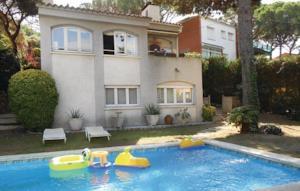 Апартаменты Holiday home Cabrils Cami Punta