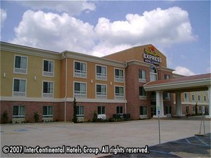 Отель Holiday Inn Express & Suites Alexandria