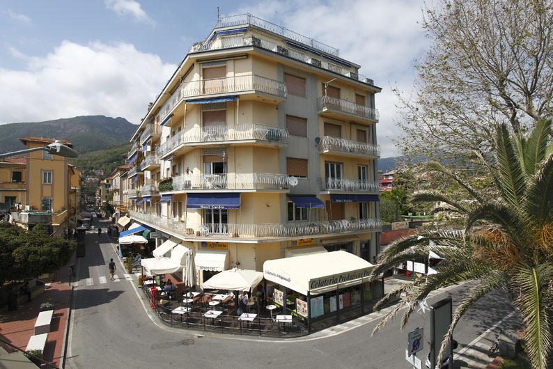 Апартаменты Riviera Apartments