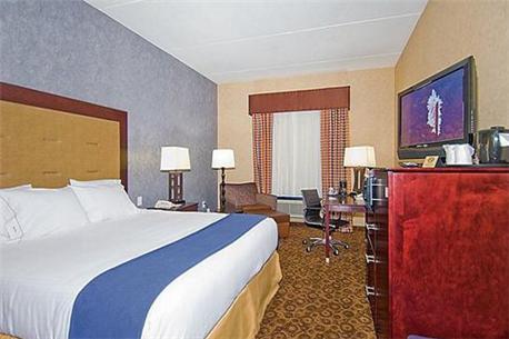 Отель Holiday Inn Express Hotel & Suites Byram