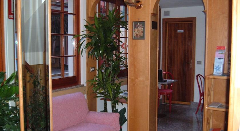 Отель Albergo Luca