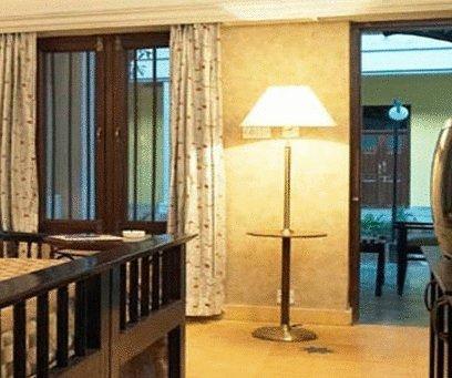 Отель Royal Orchid Metropole