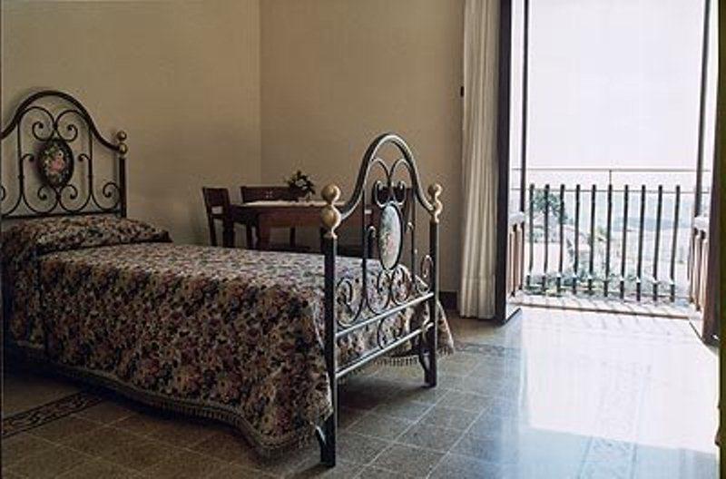 Отель Agriturismo Tenuta Castagna