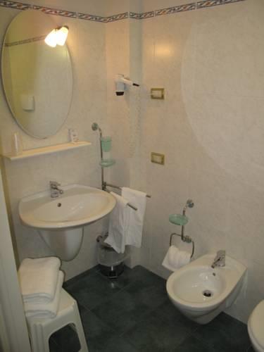 Отель Hotel Grizzly