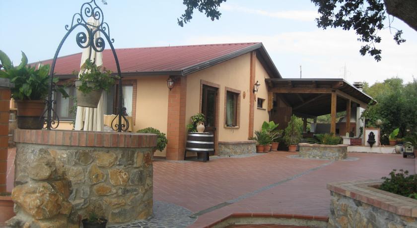 Отель Agritursmo Montesalerno