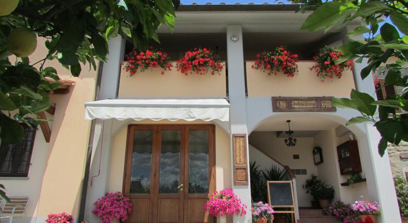 Отель Agriturismo Podere Peciano