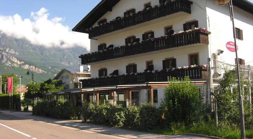 Отель Hotel Kurtinigerhof