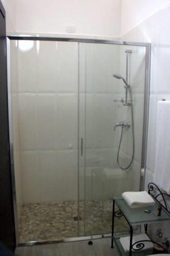 Отель Arneroni