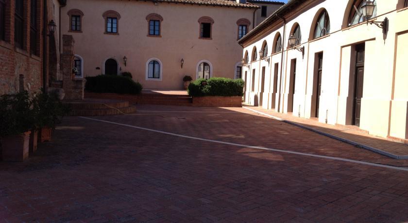 Отель Castello Di Monte Antico