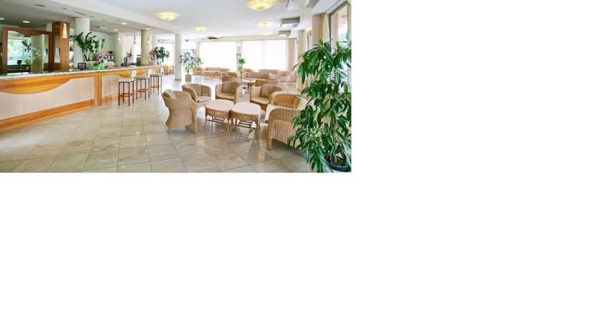 Отель Hotel Adria Beach Club