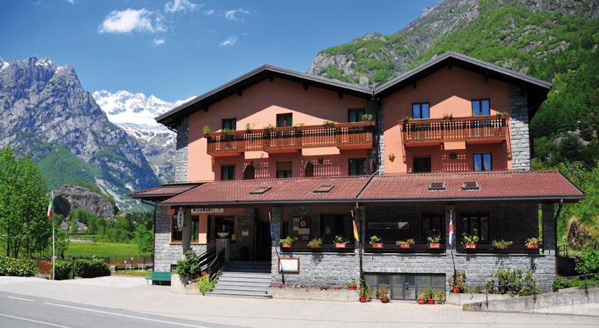 Отель Hotel Ristorante Miramonti