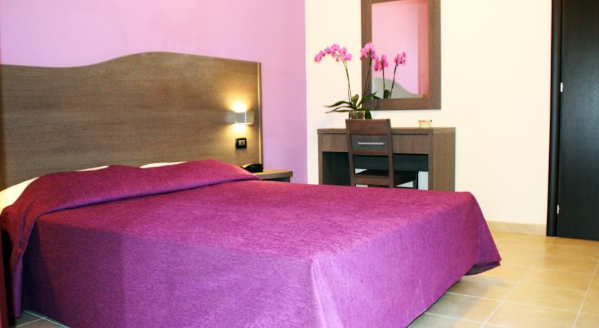 Отель Hotel Leondoro