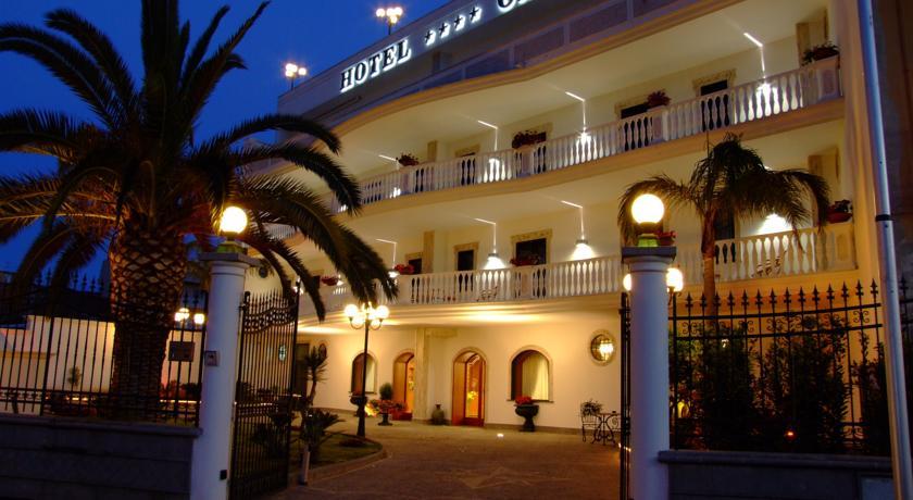 Отель Hotel Capys