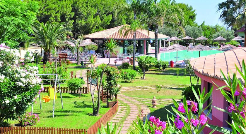 Отель Villaggio Spiagge Rosse