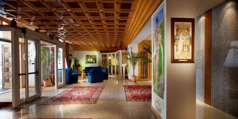 Отель Grand Hotel Rabbi