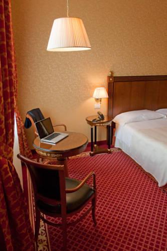 Отель Hotel Maxim
