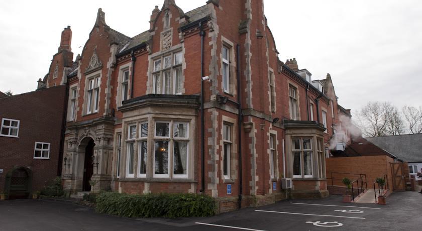Отель Best Western Oaklands Hall Hotel
