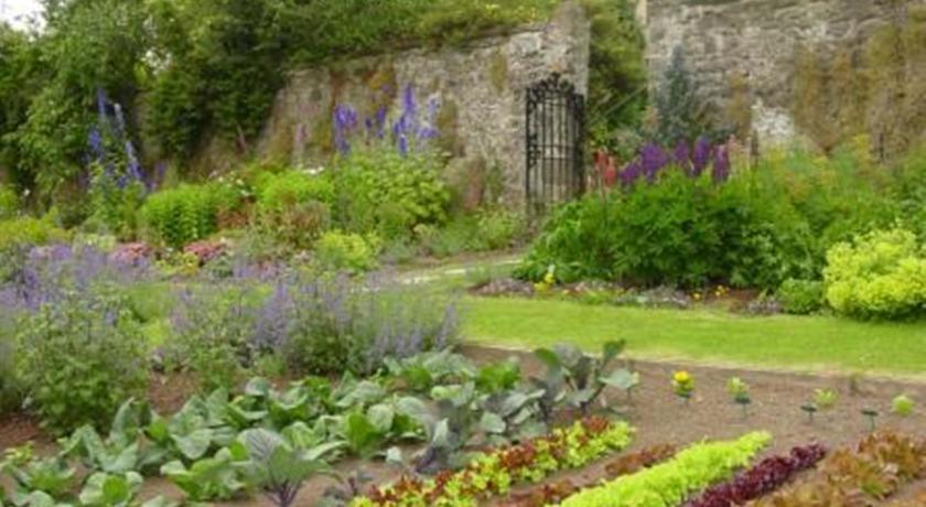 Отель Loch Ness Country House Hotel
