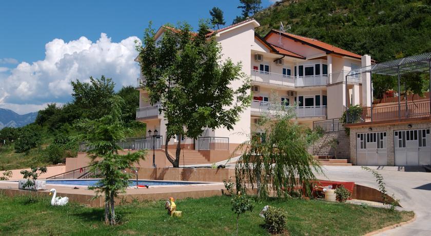Amicus ApartHotel