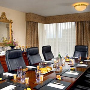 Отель Renaissance Oak Brook Hotel