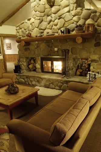 Отель Bucks T-4 Lodge