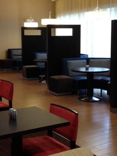 Отель Courtyard Charlotte Airport