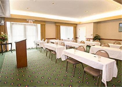 Отель Courtyard by Marriott Pontiac / Bloomfield