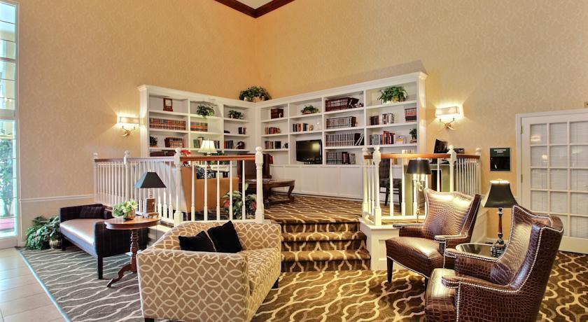 Отель Comfort Suites Appleton Airport