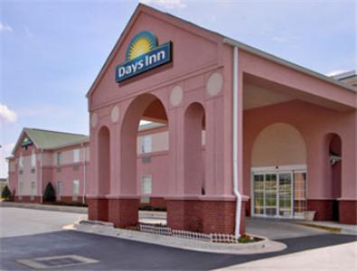 Отель Days Inn and Suites Huntsville