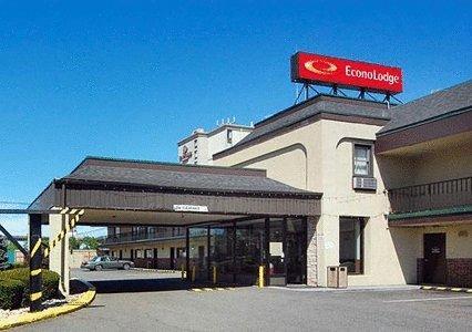 Отель Days Inn Newark Liberty International Airport