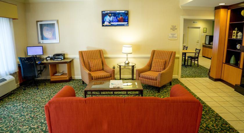 Отель Fairfield Inn & Suites Nashville Airport