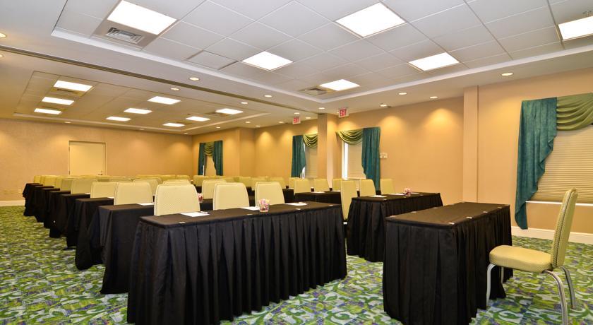 Отель Hampton Inn Bedford-Burlington