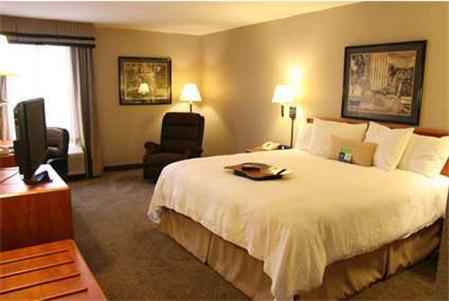 Отель Hampton Inn Columbus/Taylorsville