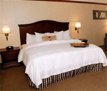 Отель Hampton Inn & Suites Manchester Bedford