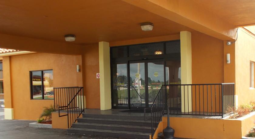 Отель America's Best Inn & Suites
