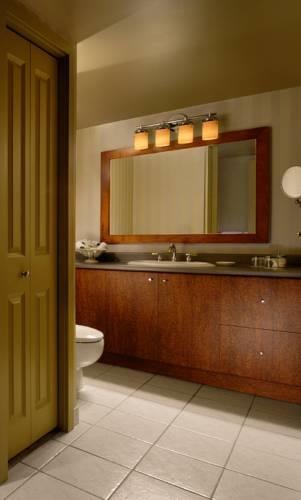 Отель Victoria Regent Waterfront Hotel & Suites