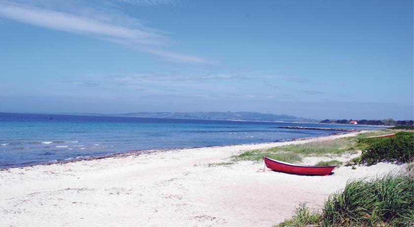 Апартаменты Holiday home Ravnholt Føllenslev I