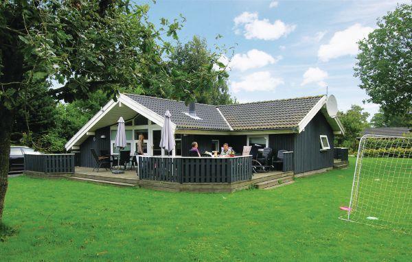 Апартаменты Holiday home Hybenvænget Glesborg V