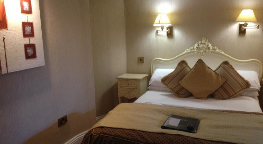 Отель Rogerthorpe Manor Hotel