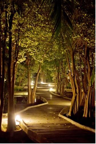 Отель Tanaosri Resort & Spa