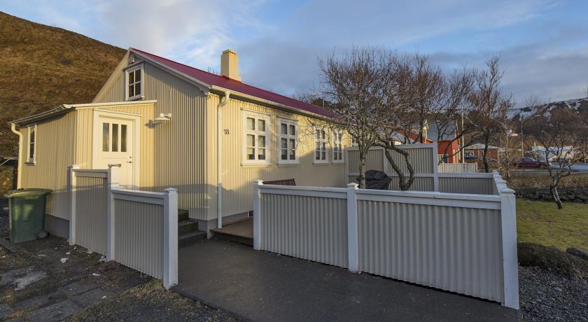 Charming House Vík