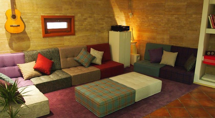 Hedonist Lounge Hostel