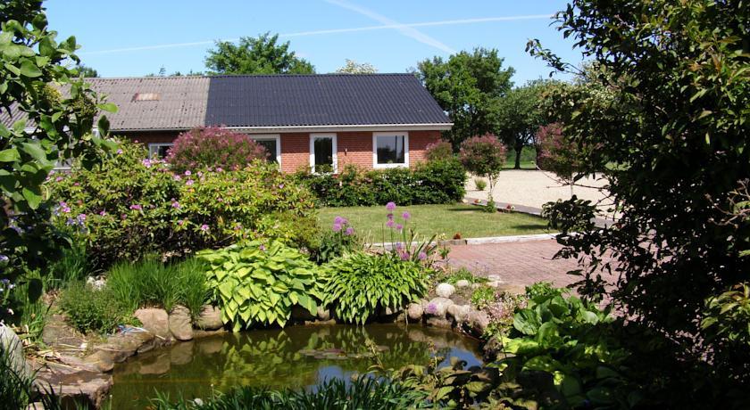 Апартаменты Family Baan Holiday Houses