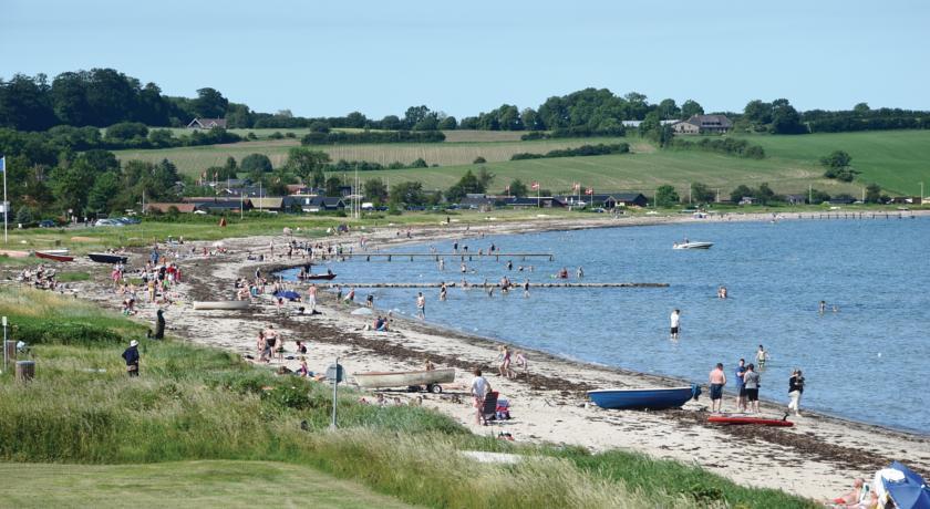 Апартаменты Holiday home Tjørnevænget Broager III