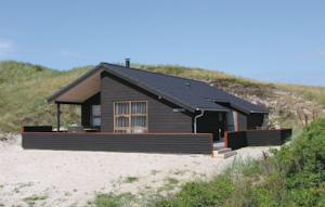 Отель Holiday home Gyvelvej Henne IV