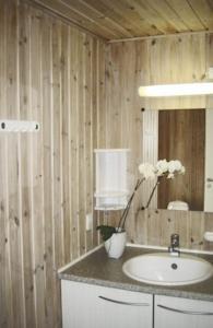 Отель Holiday home Gulspurvevænget Humble Denm
