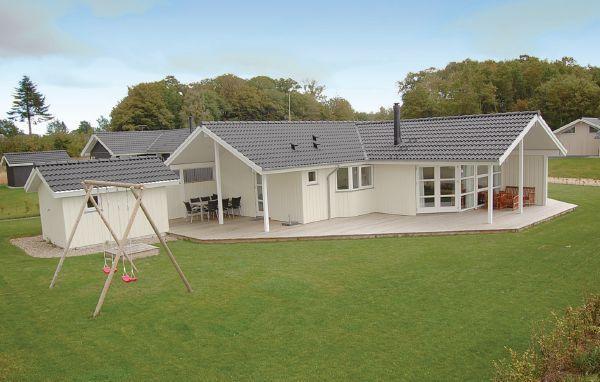 Апартаменты Holiday home Hoelgårdvej