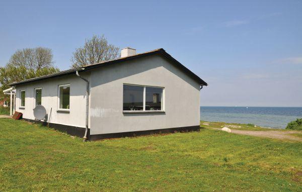 Апартаменты Holiday home Torup Strandvej