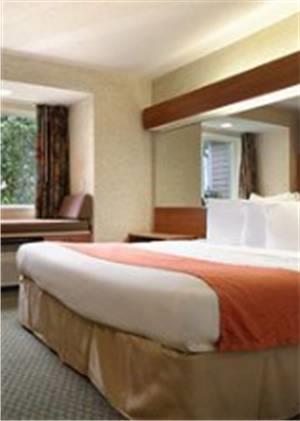 Отель Microtel Inn & Suites by Wyndham Brunswick