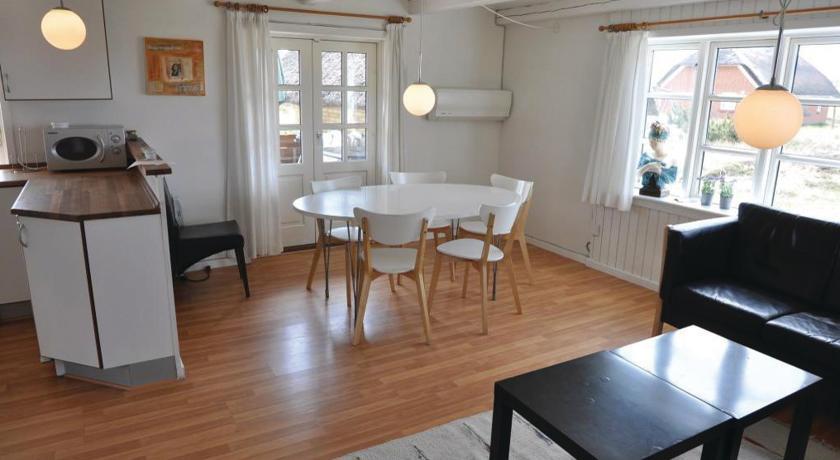 Апартаменты Holiday home Timianvej Ulfborg